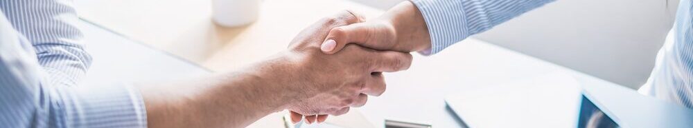 Motivbild Händeschütteln [Foto: ©REDPIXEL - stock.adobe.com]