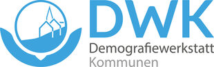 Logo "Demografiewerkstatt Kommunen" (DWK), ein Projekt des Bundesministeriums für Familie, Senioren, Frauen und Jugend (BMFSFJ)