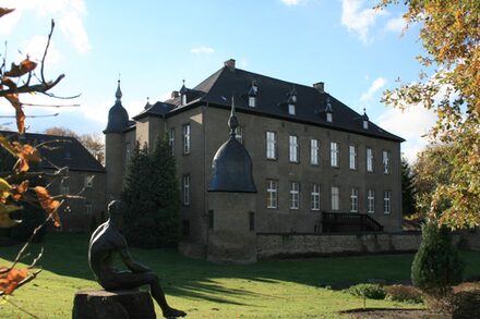Wunderbar Rast kann man im Burgpark um Schloss Nörvenich machen.