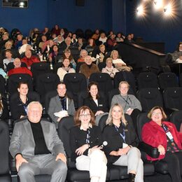 Im Lumen Filmtheater Düren hat der Kreis Düren eine Dankesfeier für Ehrenamtliche mit Kaffee, Kuchen und dem Film "Ziemlich beste Freunde" veranstaltet. Rund 70 ehrenamtlich Tätigen wurde für ihr soziales Engagement gedankt.