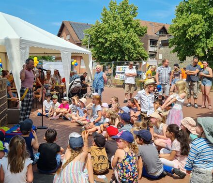 In Jülich wurde zum 30. Jubiläum der Kita Rappelkiste der Kreismäuse AöR (Anstalt öffentlichen Rechts) ein buntes Familienfest gefeiert.