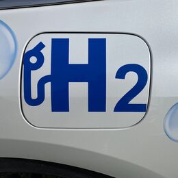 H2 Symbol auf Tankdeckel