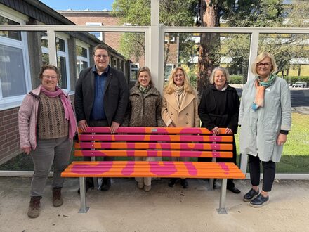 Gruppenbild mit der Bank