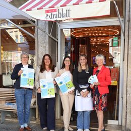 Freuen sich auf gute Gespräche: Birgitt van Megeren, Kompetenzzentrum Frau und Beruf Region Aachen, Birgit Müller-Langohr und Elke Mehl, Wirtschaftsförderung Kreis Düren ,Desirée Campisi, Café Extrablatt und Andrea Hilger, Agentur für Arbeit Aachen-Düren (v.l.). Foto: Arbeitsagentur Aachen-Düren