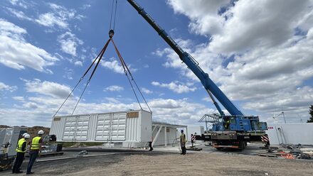 Elektrolyseur am Kran