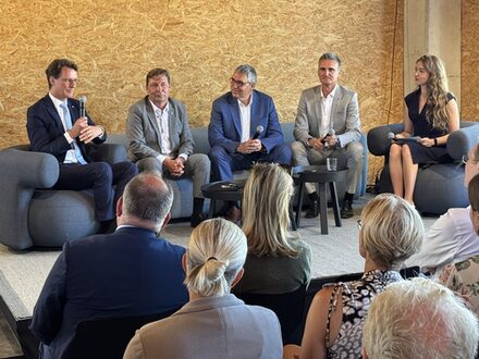 Bürgermeister und Ministerpräsident im Plenum