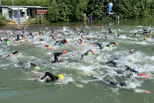 Schwimmer im See