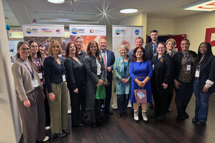 Freuen sich über einen gelungenen Kinoabend: Das Orga-Team des Kreises Düren.