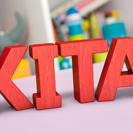 Kinder bis Ende 2025 für die Kita anmelden.