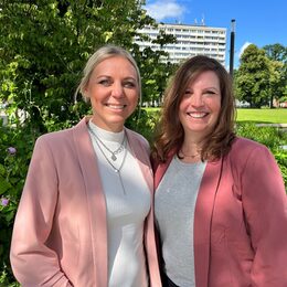 Sabine Sobczak und Katja Simon (v.l.) teilen sich eine Sachgebietsleitung und sind damit Pionierinnen beim Kreis.