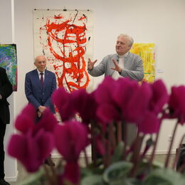 Hermann J. Weingartz, Vorsitzender des Fördervereins, Direktor Prof. Dr. Frank Günter Zehnder und Landrat Wolfgang Spelthahn, Vorsitzender des Trägervereins, beim Neujahrsempfang der Kunstakademie in Heimbach. Foto: Kreis Düren