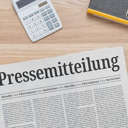 Zeitung mit der Headline Pressemitteilung