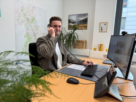 Leon Brinkmann am Schreibtisch
