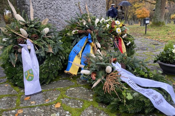 Kranzniederlegung in Vossenack 2024. Foto: Kreis Düren